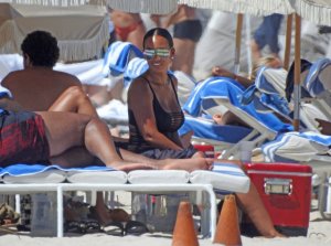 Evelyn Lozada, Shaniece Hairston Sexy TheFappeningBlog.com 5.jpg