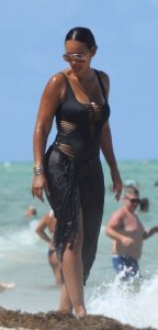 Evelyn Lozada, Shaniece Hairston Sexy TheFappeningBlog.com 34.jpg