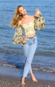 Candice Swanepoel Sexy TheFappeningBlog.com 1.jpg