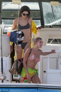 Hailey Bieber, Kendall Jenner, Justine Skye Sexy TheFappeningBlog.com 2.jpg