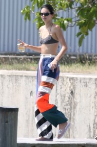 Hailey Bieber, Kendall Jenner, Justine Skye Sexy TheFappeningBlog.com 21.jpg