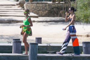 Hailey Bieber, Kendall Jenner, Justine Skye Sexy TheFappeningBlog.com 27.jpg