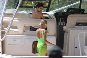 Hailey Bieber, Kendall Jenner, Justine Skye Sexy TheFappeningBlog.com 31.jpg