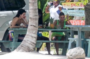 Hailey Bieber, Kendall Jenner, Justine Skye Sexy TheFappeningBlog.com 44.jpg