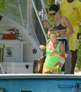 Hailey Bieber, Kendall Jenner, Justine Skye Sexy TheFappeningBlog.com 78.jpg