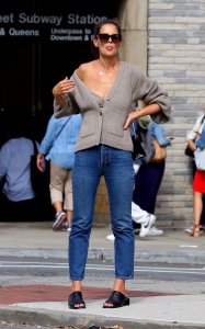 Katie Holmes Sexy TheFappeningBlog.com 1.jpg