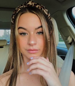 Emily Elizabeth Sexy TheFappeningBlog.com 18.jpg