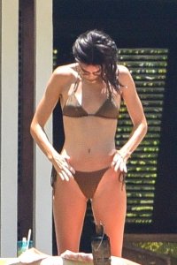 Hailey Baldwin, Kendall Jenner Sexy TheFappeningBlog.com 5.jpg