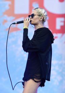 Nina Nesbitt Sexy TheFappeningBlog.com 2.jpg