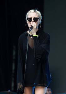 Nina Nesbitt Sexy TheFappeningBlog.com 20.jpg