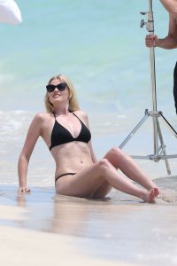 Lara Stone Sexy Topless 75.jpg