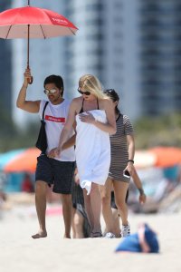 Lara Stone Sexy Topless 70.jpg