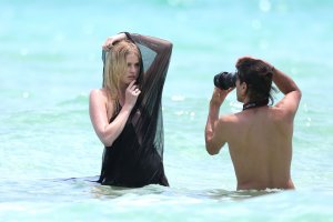 Lara Stone Sexy Topless 32.jpg