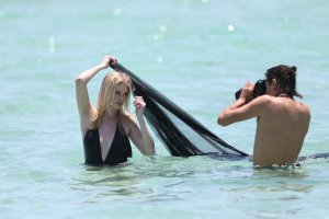 Lara Stone Sexy Topless 15.jpg