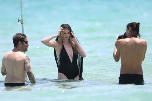 Lara Stone Sexy Topless 28.jpg