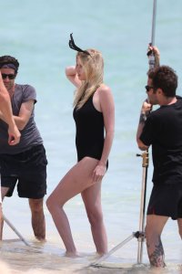 Lara Stone Sexy Topless 38.jpg