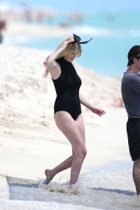 Lara Stone Sexy Topless 43.jpg