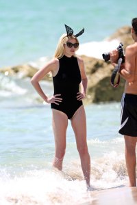 Lara Stone Sexy Topless 49.jpg