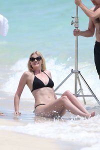 Lara Stone Sexy Topless 76.jpg