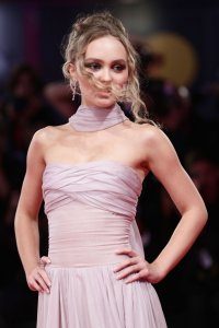 Lily-Rose Depp Sexy TheFappeningBlog.com 3.jpg