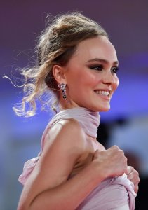 Lily-Rose Depp Sexy TheFappeningBlog.com 15.jpg