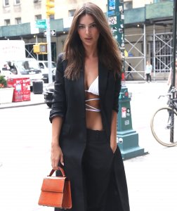 Emily Ratajkowski Sexy TheFappeningBlog.com 45.jpg