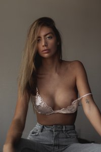 Kiara  Nude TheFappeningBlog.com 8.jpg