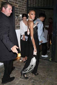 Winnie Harlow Sexy TheFappeningBlog.com 24.jpg