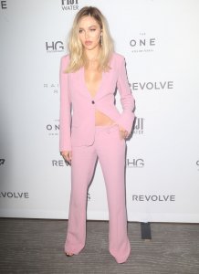 Delilah Belle Hamlin Nude Nip Slip Braless TheFappeningBlog.com 31.jpg