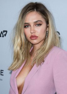 Delilah Belle Hamlin Nude Nip Slip Braless TheFappeningBlog.com 36.jpg