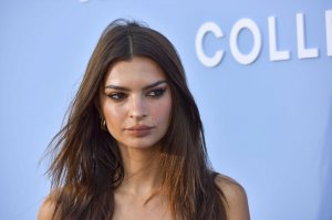 Emily Ratajkowski Sexy TheFappeningBlog.com 19.jpg