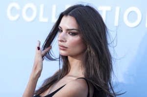 Emily Ratajkowski Sexy TheFappeningBlog.com 21.jpg