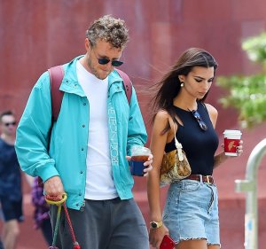 Emily Ratajkowski Sexy TheFappeningBlog.com 18.jpg