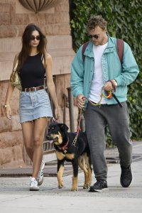 Emily Ratajkowski Sexy TheFappeningBlog.com 23.jpg