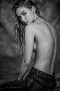 Scarlett Leithold Topless 2.jpg