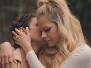 Avril Lavigne Sexy TheFappeningBlog.com 1.jpg