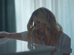 Avril Lavigne Sexy TheFappeningBlog.com 6.jpg