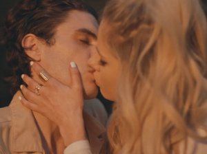 Avril Lavigne Sexy TheFappeningBlog.com 5.jpg