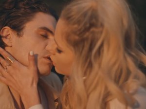 Avril Lavigne Sexy TheFappeningBlog.com 4.jpg