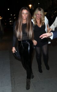 Katie Price Braless TheFappeningBlog.com 11.jpg