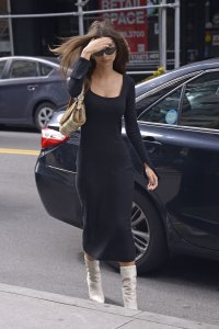 Emily Ratajkowski Sexy TheFappeningBlog.com 1.jpg