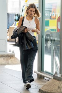 Bella Hadid Braless TheFappeningBlog.com 8.jpg