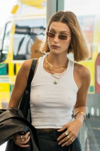 Bella Hadid Braless TheFappeningBlog.com 13.jpg