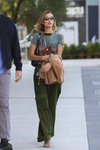 Bella Hadid Braless TheFappeningBlog.com 7.jpg