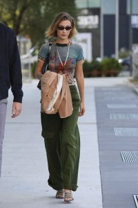 Bella Hadid Braless TheFappeningBlog.com 12.jpg