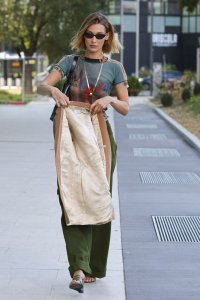 Bella Hadid Braless TheFappeningBlog.com 16.jpg