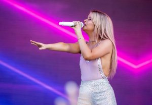 Marren Morris  TheFappeningBlog.com 15649.jpg