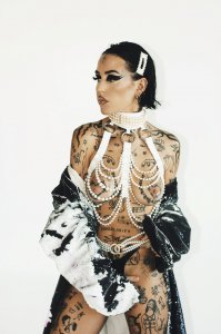 BROOKECANDY-ANGELOKRITIKOS-VMAG-4.jpg