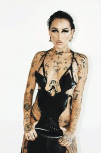 BROOKECANDY-ANGELOKRITIKOS-VMAG-5.jpg