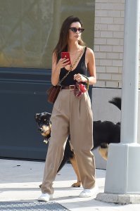 Emily Ratajkowski Sexy TheFappeningBlog.com 11.jpg